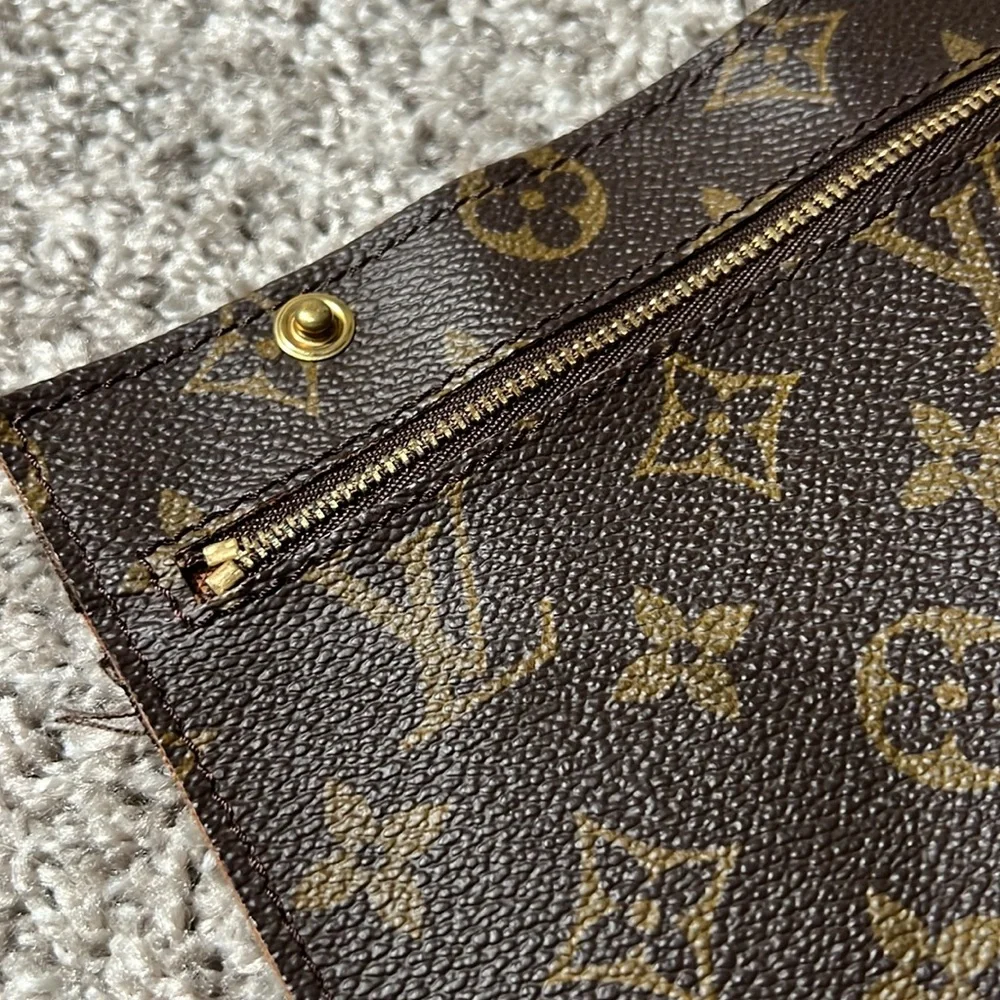 Louis Vuitton Randonnee pouch - Picture 3 of 11